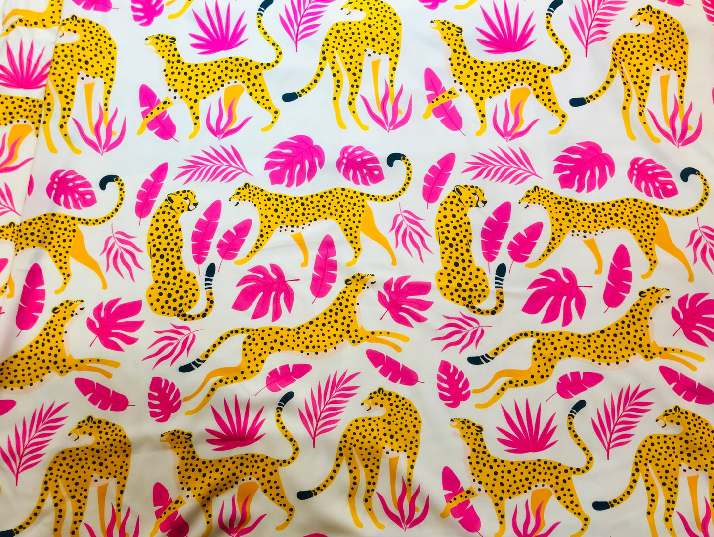 PINK YELLOW WILDLIFE ᴄᴜꜱᴛᴏᴍ